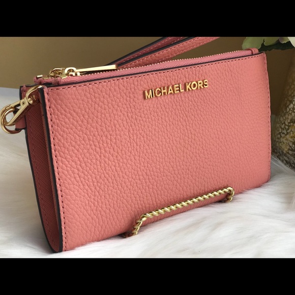 Michael Kors Handbags - 🌷MICHAEL KORS Peach Double Zip Phone Wristlet